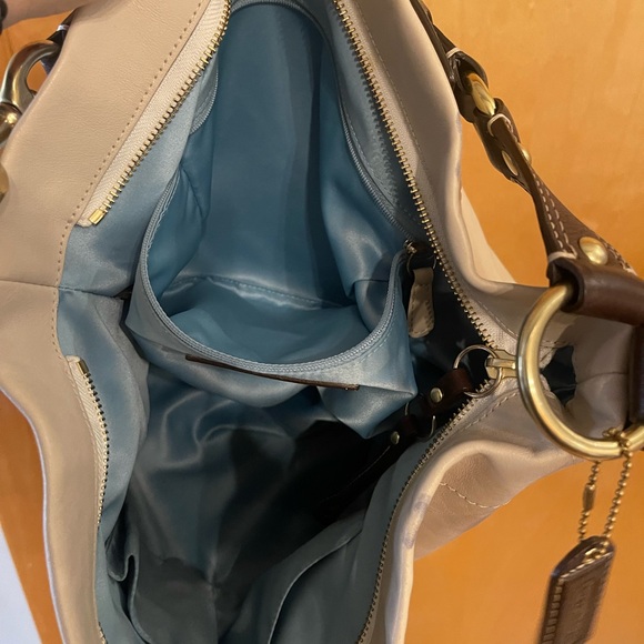Coach Carly Bag: White and Brown Women's Bag. Used. - Picture 13 of 13